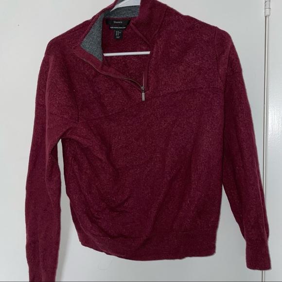 TAHARI warm cozy sweater size SMALL - Picture 4 of 4